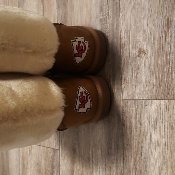 Kansas City Chiefs Womens Fur Boots.  UGG inspired; Great Condition sz 10 - Picture 4 of 5